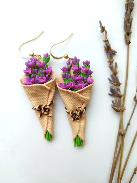 Polymer Clay Kunst, Bouquet Jewelry, Pottery Jewelry, Jewelry Clay, Polymer Clay Flower Jewelry, Diy Earrings Polymer Clay, Diy Jewlery, Spring Earrings, Polymer Clay Jewelry Diy