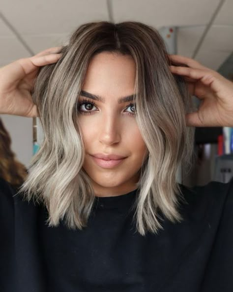 Soft Wave Short Hair, Ashy Blonde Lob, Textures Lob, Soft Wave Bob Hairstyles, Soft Waves Shoulder Length Hair, Short Hair Soft Waves, Short Textured Lob, Beige Blonde Short Hair, Bronde Lob Shoulder Length