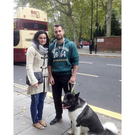 Hey there you two! - Nice to see Henry Cavill & Kal out in London today! - via Alexandra_Dora_Nemes. Superman Cavill, Henry Superman, Henry Cavill Eyes, Henry Cavill News, Blue Eyed Baby, Dog Poses, Akita Dog, The Man From Uncle, London Today