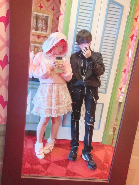 Pink Gf Goth Bf, Kawaii Couple Aesthetic, Punk X Pastel Couple, Emo And Kawaii Couple, Emo Boy And Soft Girl Couple, Black And Pink Couple Aesthetic, Pink X Black Aesthetic Couple, Goth Bf And Soft Gf, Tattoos Small Ideas