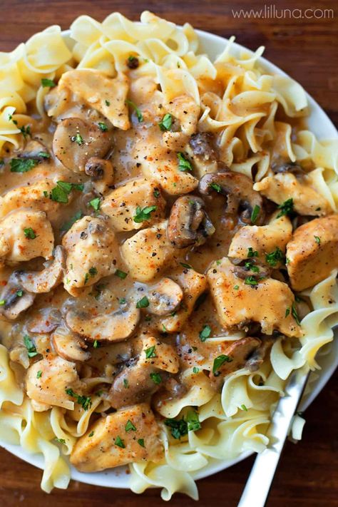 Easy Chicken Stroganoff Recipe, Easy Chicken Stroganoff, Chicken Stroganoff Recipe, Pasta And Chicken, Pasta With Chicken, Ground Beef Stroganoff, Chicken Stroganoff, Stroganoff Recipe, One Pot Chicken