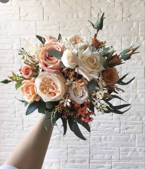 Orange And Champagne Wedding, Rust Orange Bouquet, Champagne Wedding Bouquet, Burnt Orange Bouquet, Maid Of Honor And Bridesmaid, Orange Wedding Bouquet, Orange Bouquet, Rusting Wedding, Wedding Archway