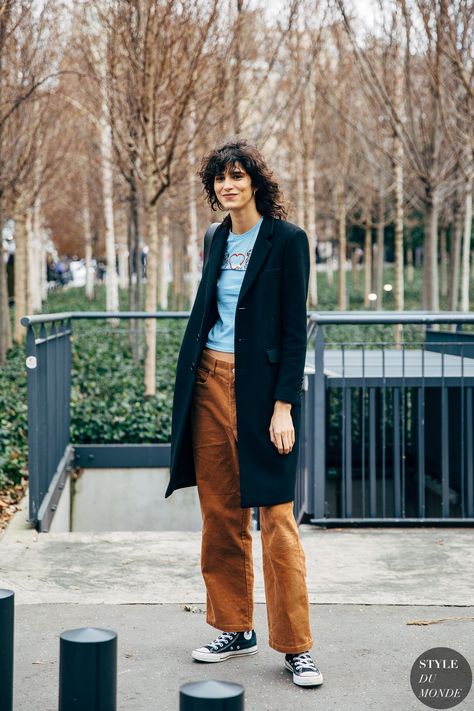 Paris FW 2019 Street Style: Mica Arganaraz - STYLE DU MONDE | Street Style Street Fashion Photos Mica Arganaraz Cardigan Azul, Mica Arganaraz, Reportage Photography, Sleeveless Outfit, Streetstyle Fashion, Outfits With Converse, Current Mood, Alternative Outfits, Fashion Tips For Women