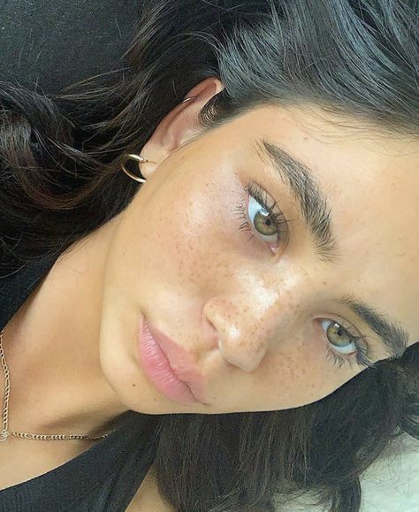 Brunette Green Eyes, Hazel Green Eyes, Brunette Aesthetic, Girl With Green Eyes, Hazel Green, Freckles Girl, Pretty Brunette, Brunette Woman, Brunette Girl