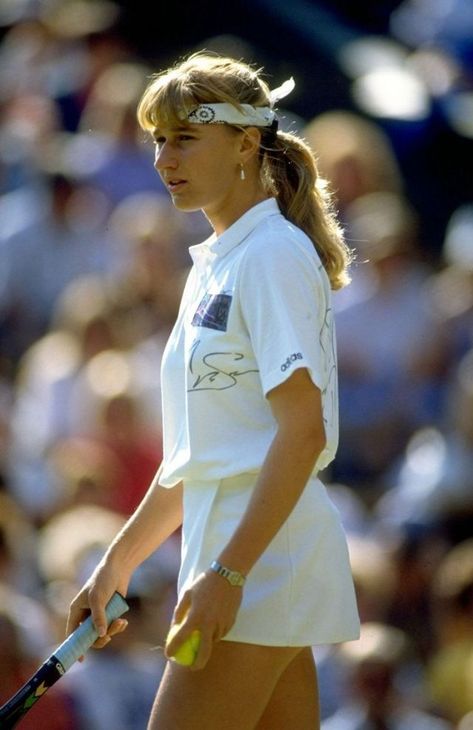 26 Candid Photographs of a Young Steffi Graf While Performing on Stages in the Late 1980s and 1990s Atp Tennis, Steffi Graf, Martina Navratilova, Tennis Outfits, Andre Agassi, Wimbledon Tennis, Tennis Champion, Tennis Life, Tennis Legends