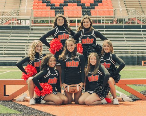 Cheer Group Photos, Football Cheer Pictures, Group Cheer Pictures, Senior Cheer Banners, Cheer Pictures Poses, Cheer Squad Pictures, Cheerleading Team Pictures, Cheerleader Ideas, Cheer Photoshoot