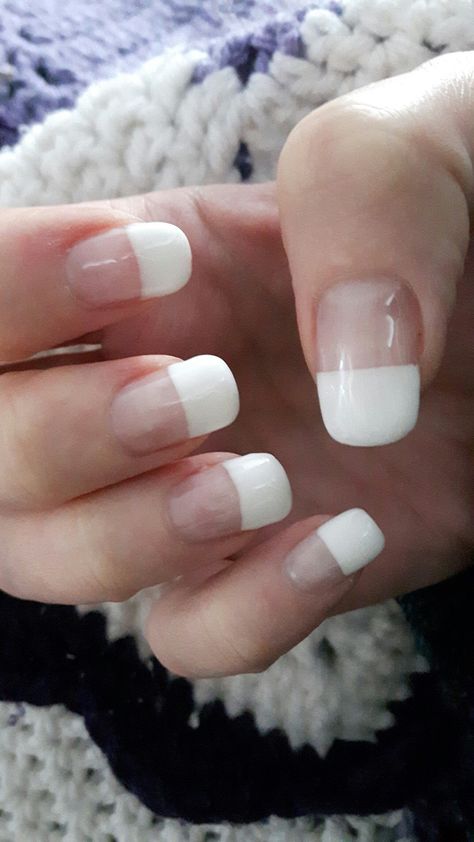 Classic white straight line French gel nails Straight French Tip, Straight French Tip Nails, French Gel Nails, French Tip Acrylics, White French Tip, French Tip Acrylic Nails, Nail Tip, French Nail, Tip Nails