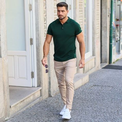 Mens Green Polo Shirt Outfit, Chino Polo Outfit Men, Polo Chinos Men Outfit, Green And Beige Outfit Men, Beige Tshirt Outfits Men, Casual Polo Outfit Men, Chino Outfits Men, Outfit Pantalon Beige Hombre, Polo Tshirt Men Outfit Casual