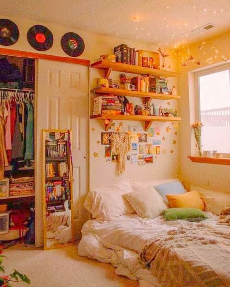 Yellow Walls Bedroom Aesthetic, Yellow Bedroom Aesthetic Vintage, Yellow Wall Room Aesthetic, 60s Aesthetic Bedroom, 60s Inspired Bedroom, Vibrant Dorm Room, Yellow Room Ideas, Orange Room Aesthetic, Yellow Room Aesthetic