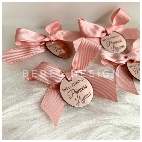 Lettering Name, Wedding Name Tags, Baby Shower Tags, Engagement Favors, Wedding Magnet, Chocolate Favors, Announcement Ideas, Custom Favor, Wedding Name