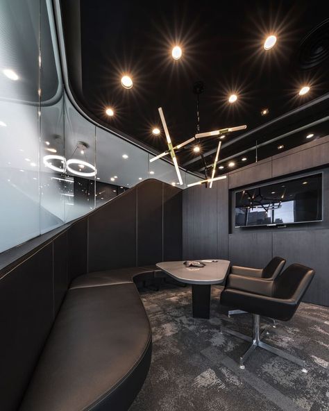 Mercedes Headquarters, Mercedes Benz Aesthetic, Headquarters Design, Bedroom Desk Decor, Car Showroom Interior, Office Furniture Decor, Bank Office, Car Showroom Design, Cool Home Office