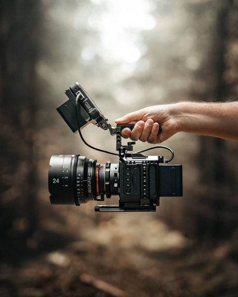 Video Production Aesthetic, Cameras Aesthetic, Camera Grips, Filmmaking Gear, Nikon Camera Lenses, Film Equipment, Nikon Digital Camera, Dslr Video, Camera Setup