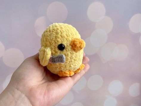 Pompom Crafts, Duck With Knife, Pink Frog, Duck Crafts, Duck Cute, Crochet Duck, Chenille Crafts, Easter Drawings, Frog Hat