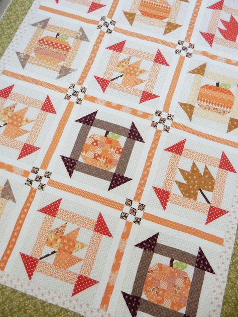 Autumn Quilts, Halloween Quilt Patterns, A Quilting Life, Churn Dash Quilt, Fall Quilt Patterns, American Patchwork And Quilting, Fall Quilt, Halloween Quilt, Fall Sewing