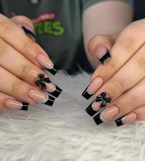 magical_nails_1 Falling In Reverse Nails, 21 Birthday Nail Ideas, Black Medium Nails, Birthday Nails 21st, Black Nails For Prom, Reverse Nails, Black Birthday Nails, Birthday Nail Ideas, Magical Nails