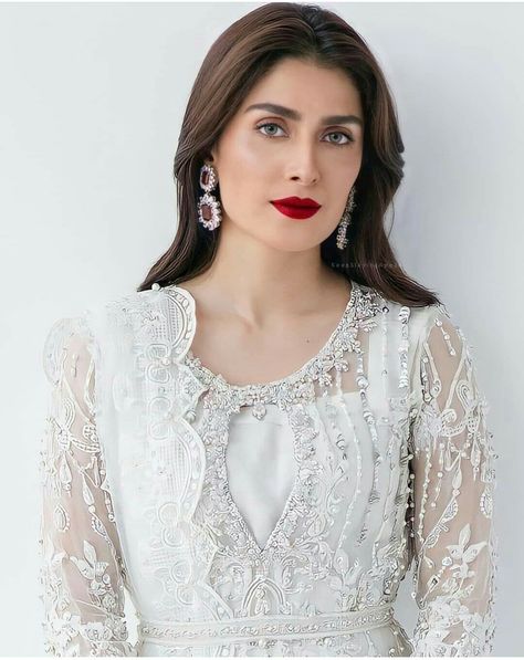 Ayeza Khan Dresses, Ayza Khan, Desinger Dresses, Cover Post, Affan Waheed, Aiza Khan, Paid Promotion, Pakistani Actors, Wedding Lehenga Designs