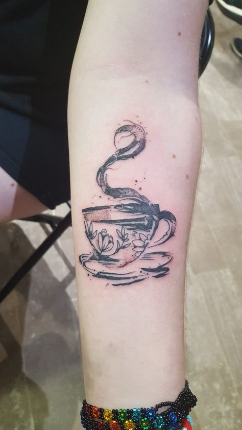 Coffee cup tattoo with flowers☕  I'm forever in love with my new tattoo (Done @ Evolved Body Art, Columbus Ohio) (Photo by @eruka8) Mug Tattoo, Coffee Cup Tattoo, Tea Tattoo, Teacup Tattoo, Tattoo With Flowers, Cup Tattoo, Black Kitties, Forever In Love, Coffee Tattoos