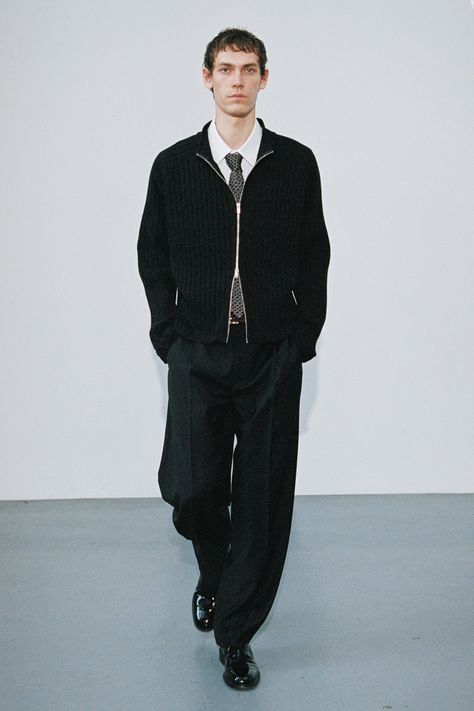 Mfpen Spring 2025 Menswear Collection Copenhagen Spring, Spring Outfits Men, Corporate Attire, Corporate Fashion, Concept Clothing, Spring 2025, Teacher Outfit, Mens Outfit Inspiration, Menswear Fashion Show