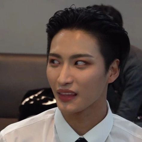 Ateez Seonghwa Memeable Face, Ateez Disgusted Face, Seonghwa Judging Face, Funny Seonghwa Pics, Seonghwa Memeable Face, Kpop Funny Photos, Seonghwa Funny, Confused Face, Disgusted Face