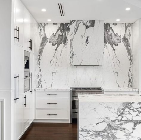 🌟✨ Introducing the epitome of luxury living! Feast your eyes on this stunning Arabescato Corchia Marble kitchen, a masterpiece of elegance and sophistication. Swipe left to immerse yourself in the allure of this culinary sanctuary and contact us to bring your dream kitchen to life! 🏡🇦🇺 🔗LINK IN BIO🔗 #LuxuryLiving #KitchenGoals #ArabescatoCorchia #Marble #HomeDesign #InteriorInspiration #LuxuryKitchen #KitchenDesign #MarbleCountertops #SydneyHomes Corchia Marble, Arabescato Corchia, Marble Kitchen, Kitchen Marble, Marble Countertops, Luxury Kitchen, Dream Kitchen, Luxury Living, Interior Inspiration