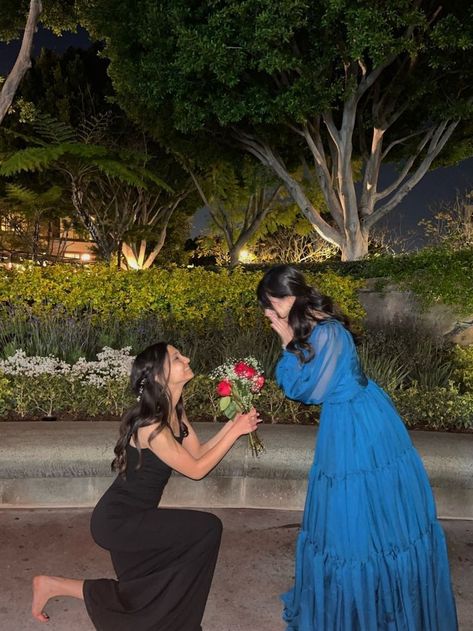 Fun Prom Poses For Friends, Prom Pictures Girlfriends, Photo Ideas For Prom, Prom Pics Individual, Cute Prom Pics With Friends, Prom Date Poses Friends, Prom Poses For 3 Friends, Prom Inspo Pics With Friends, Prom Aethstetic