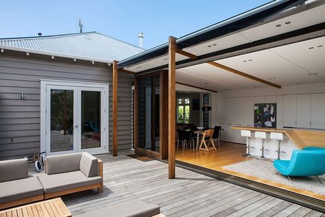 Outdoor deck space of the Auckland home extends the living area of the interior Small Open Plan Kitchen Living Room, Bungalow Extension, Glass Box Extension, Small Open Plan Kitchens, Box Extension, Bungalow Extensions, Beachfront House, Bungalow Renovation, Open Plan Kitchen Living Room