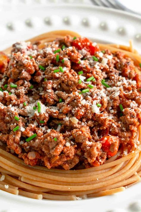 Low FODMAP Spaghetti Bolognese Recipe | Hint Of Helen Low Fodmap Pasta Sauce Recipes, Spaghetti Bolognese Healthy, Low Fodmap Bolognese, Low Fodmap Noodle Recipes, Low Fodmap Spaghetti Sauce, Low Fodmap Pasta Sauce, Fodmap Spaghetti Sauce, Low Fodmap Pasta Recipes, Low Fodmap Spaghetti