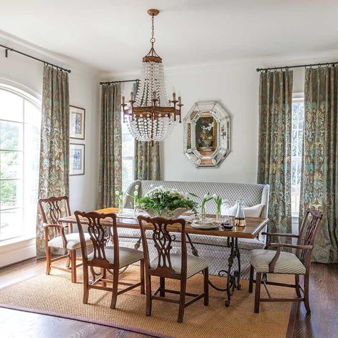 Every Room in This Southern Home Tells a Story - Cottage Journal Southern Dining Room, Cottage Style Dining Room, Dining Room Decor Traditional, Couch Bench, Antique Living Room, Cottage Journal, Neutral Dining Room, Cottage Dining Rooms, Southern Cottage