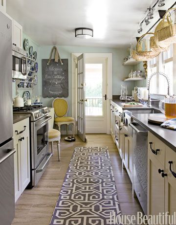 galley kitchen layout in cottage style via House Beautiful Galley Kitchen Design, Small Cottage Kitchen, Galley Style Kitchen, Galley Kitchens, Kitchen Remodel Before And After, Galley Kitchen, Gorgeous Kitchens, Home Goods Decor, Counter Space