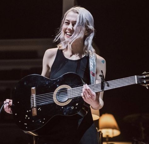 Phoebe Bridgers Pfp, Phoebe Bridgers Concert, The 1975 Concert, 1975 Concert, Celebrity Singers, Phoebe Bridgers, Teenage Daughters, The 1975, I Love My Wife