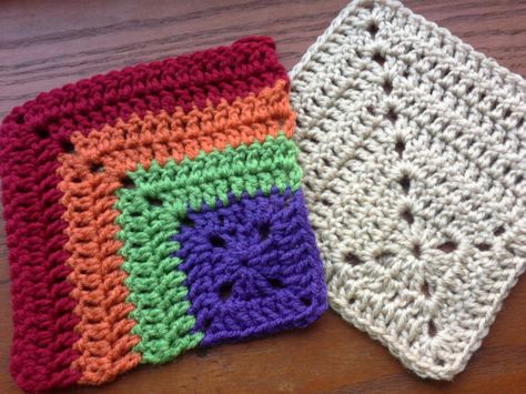 Mitered crochet squares.                                                                                                                                                                                 More Crochet Blanket Bernat, Crocheted Squares, Mitered Square, Crochet Squares Afghan, Confection Au Crochet, Crochet Granny Square Blanket, Crochet Blocks, Crochet Square Patterns, Granny Squares Pattern