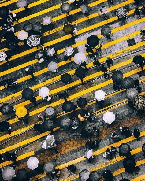 Landscape Drone Photography : On the streets. Rainy day in the city. Black and white. Umbrellas. People. Rush James Nachtwey, Photography Essentials, Saul Leiter, Black And White People, Architectural Presentation, Black And White City, Space Photography, Landscape Designs, Drone Photos