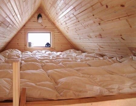 Attic full of pillows cool idea for sleepovers Martin House, Attic Renovation, Attic Remodel, Attic Bedroom, Attic Rooms, House Room, Style At Home, Dream Rooms, Home N Decor