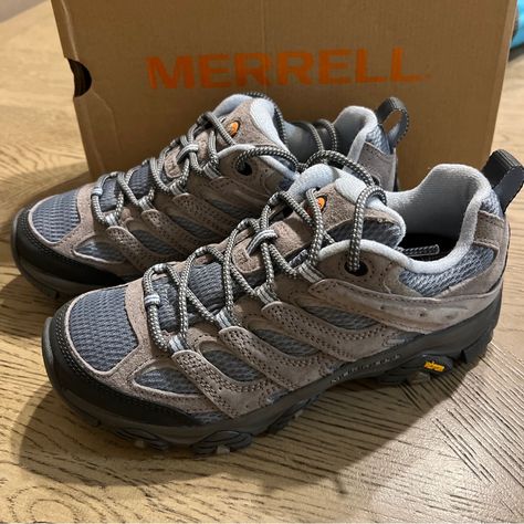 Merrell Women's Moab 3 Hiker Smoke J035896 - Size 7- New Merrell Hiking Shoes Woman Outfit, Merrell Shoes Outfit, Hiking Shoes Aesthetic, Nature Shoes, Hiking Shoes For Women, Merrell Sandals, Hiker Style, Wool Clogs, Brown Leather Sneakers