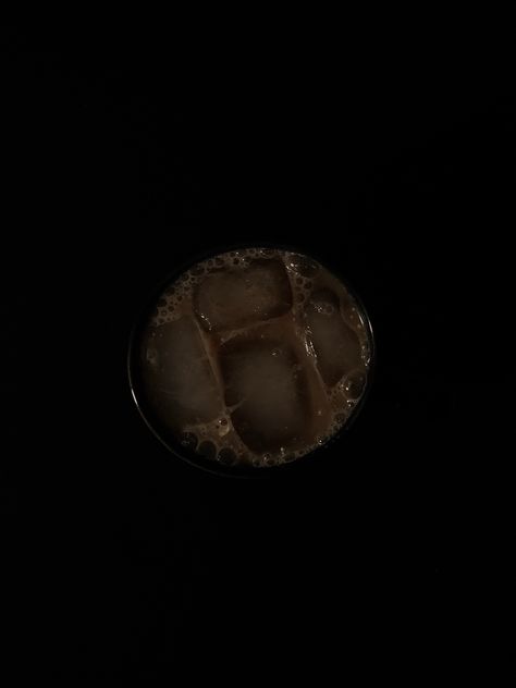 Coffee Homemade Iced Coffee, Fantasy Words, Coffee Black, Mood And Tone, Aesthetic Japan, Luxury Aesthetic, Coffee And Books, Black Coffee, Night Photography