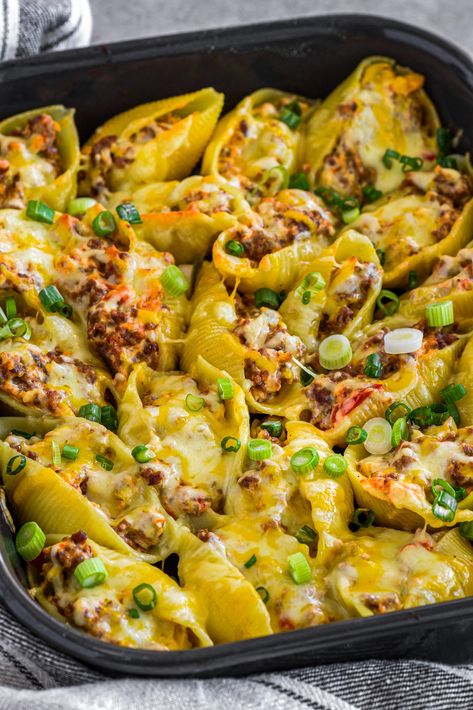 Taco Stuffed Shells Healthy Stuffed Shells, Stuffed Pasta Shells Recipe, Pasta Shells Recipe, Ground Beef Cream Cheese, Unique Pasta Dishes, Mexican Casseroles, Shells Stuffed, Unique Pasta, Shell Pasta Recipes