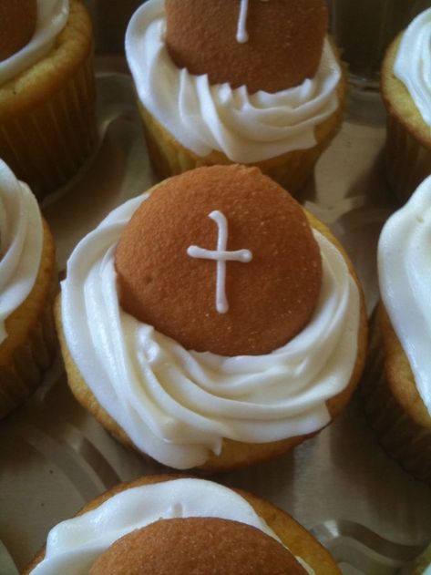 First Communion Desserts, First Communion Cupcakes, Communion Cupcakes, Cake Paris, First Communion Banner, Confirmation Party, Holy Communion Party, First Communion Cakes, Boys First Communion