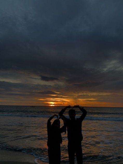 Sama Ayang, Cute Chibi Couple, Pose Prewedding, Beautiful Love Images, Amazing Funny Facts, Fotografi Vintage, Sky Photography Nature, Jesus Photo, Adventure Aesthetic