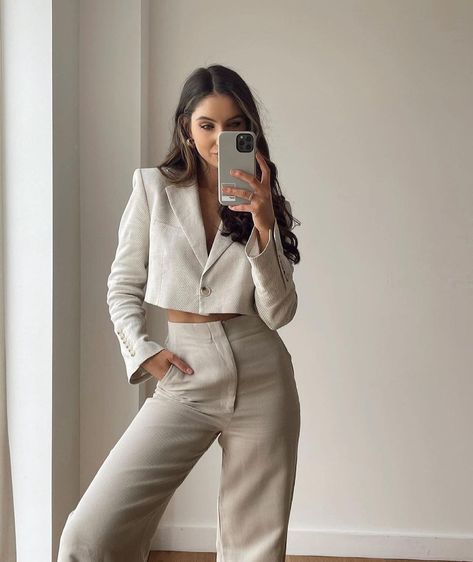 Sophie Moulds, Cropped Blazer Outfit, Full Length Pants, Air Hostess, Trendy Fits, Zara Coat, Zara Jumpsuit, Digital Closet, Zara Outfit