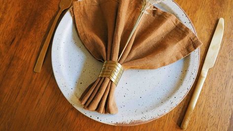 How to : Fold your napkin into a fan! — Halcyon Daze Store Fan Napkin Fold, Fancy Napkin Folding, Cloth Napkin Folding, Napkin Design, How To Fold, Napkin Folding, Cloth Napkin, Step By Step Guide, Styling Ideas