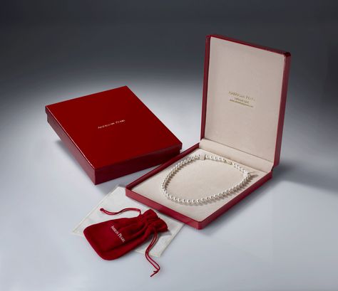 Elegant Red Champagne Lining Necklace Box Macaroni Necklace, Jewelry Packaging Design, Jewelry Box Design, Jewelry Packaging Box, Traditional Necklace, Necklace Packaging, Custom Jewelry Box, Pretty Accessories, Necklace Gift Box