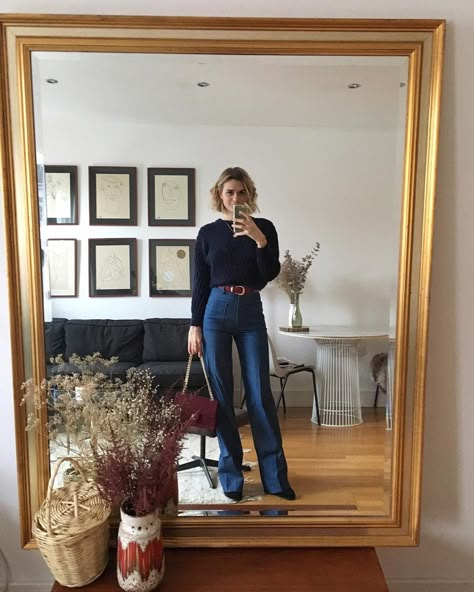 Outfits Lookbook, Outfit Designer, Style Capsule, Looks Jeans, Chique Outfits, French Girl Style, Jean Flare, Instagram Accounts To Follow, French Girls