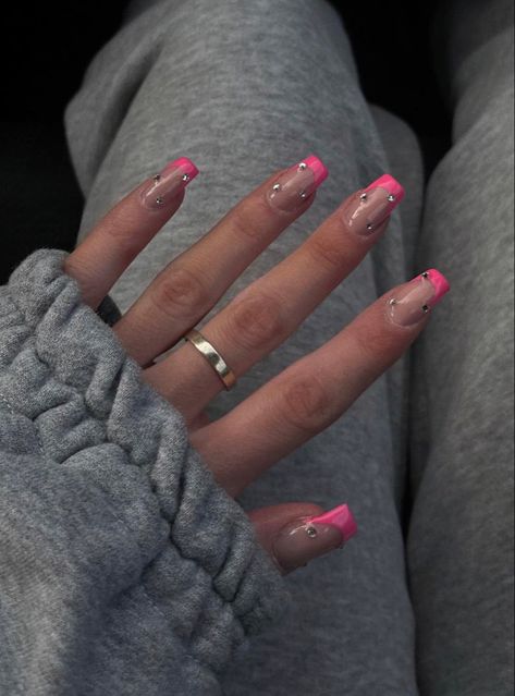 Easy Hot Pink Nail Ideas, Short Nails French With Diamonds, Gems With French Tip, Pink Nail Ideas With Rhinestones, Pink Tips With Gems, Fushia Nails French, Hot Pink French Tip Nails With Rhinestones, Pink Nail Inspo With Gems, Short French Tip Nails With Gems