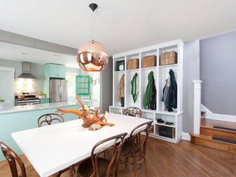 How to mix hardware finishes the right way. Kitchen Dining Room Combo, Hgtv Kitchens, Transitional Dining Room, Living Room Dining Room Combo, Diy Dining Room, Diy Dining, Dining Room Combo, Mud Room, Wine Racks