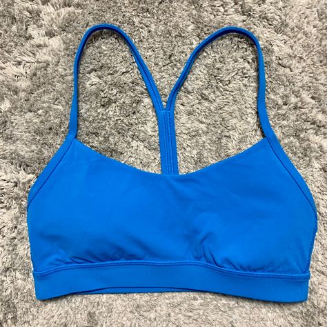 NWOT Lululemon Flow Y Nulu Bra *Poolside Womens size 6 Color is Poolside Light support A-C cup Material is Nulu Padding included In perfect condition Reasonable offers are welcome!! #workout #dance #yoga #sportsbras #summer Cute Sports Bras Outfits, Lululemon Flow Y Bra Nulu, Sports Bras Outfits, Lulu Bra, Running Fits, Lulu Sports Bra, Workout Dance, Sports Bra Outfit, Cute Sports Bra