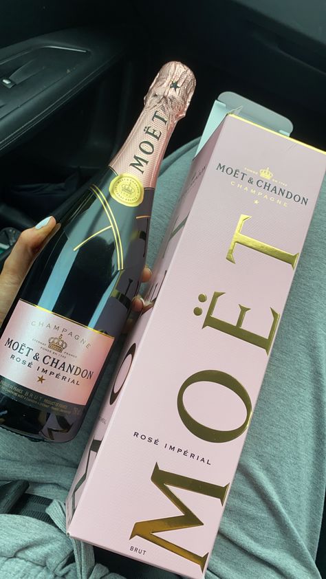 Moet, champagne, rose champagne, birthday idea Pink Moet Champagne, Pink Moet Champagne Aesthetic, Moet Champagne Aesthetic, Luxury Birthday Party Aesthetic, Moet Rose, Moet Champagne, Chandon Rose, Pretty Alcoholic Drinks, Champagne France