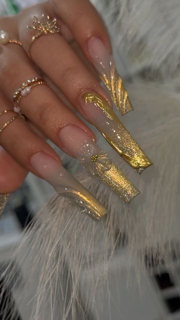 🤍𝐋𝐚𝐬 𝐕𝐞𝐠𝐚𝐬🤍NAILZVAL LLC on Instagram: "Using 3d transparent gel 
And diamond topcoat from @nailzvalshop 
Comment ✨ if I should add this cat eye to my website." Long Cateye Nails, Cat Eye Orange Nails, Pink Cat Eye Nails Design, Glass Nails Acrylic Clear, Cat Eye Toe Nails, Gold Cat Eye Nails, Nails Aesthetics, Champagne Nails, Fye Nails