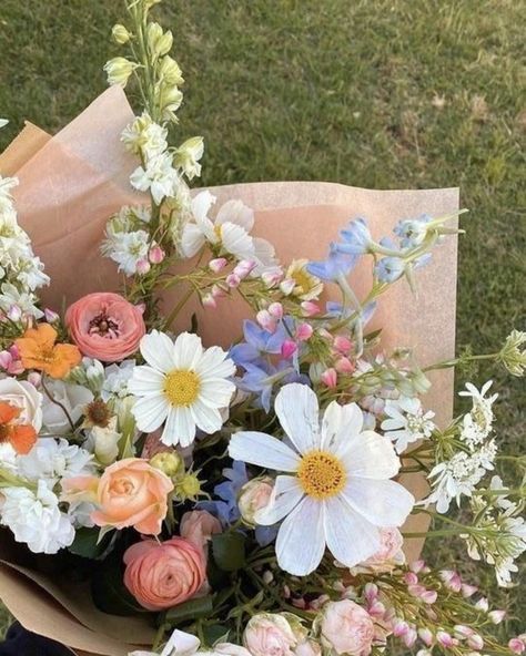 Nothing But Flowers, Flower Therapy, Spring Aesthetic, Spring Vibes, Bouquet Of Flowers, Brown Paper, The Grass, Nature Aesthetic, Love Flowers