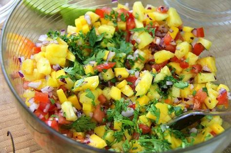 Ultimate Caribbean Salsa Topping For Tacos, Hotdogs & Burgers. Pineapple Salsa Recipe, Modern Honey, Chili Pepper Recipes, Greek Chickpeas, Carribean Food, Crowd Pleasing Appetizers, Cowboy Caviar, Caribbean Cuisine, Homemade Dinner Rolls