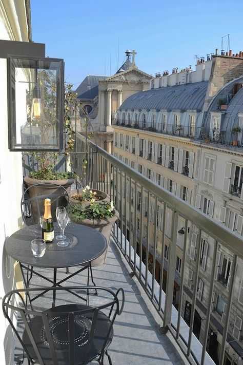 Parisian Balcony, Paris Aesthetic, Parisian Apartment, Living In Paris, Paris Apartments, Apartment Balconies, City Aesthetic, Pretty Places, Travel Aesthetic